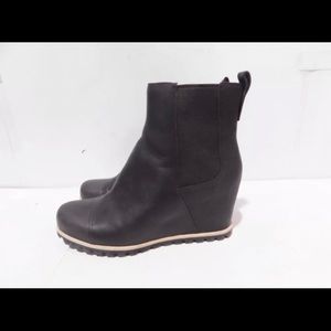 Ugg Wedge Pax Chelsea boot